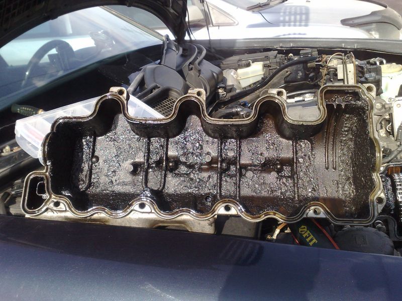 Что  моторное масло делает с двигателями машины. Фото 