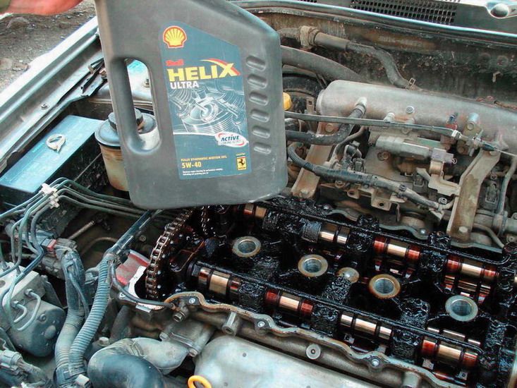 Что  моторное масло делает с двигателями машины. Фото 