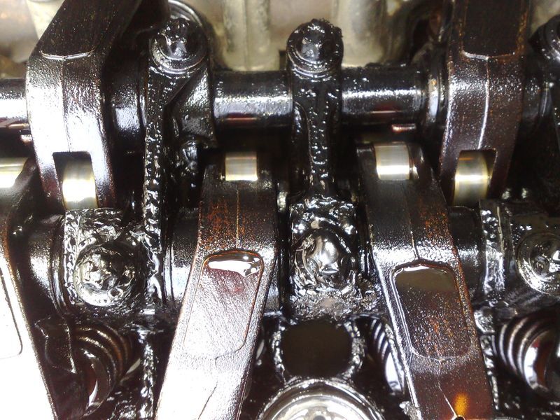 Что  моторное масло делает с двигателями машины. Фото 