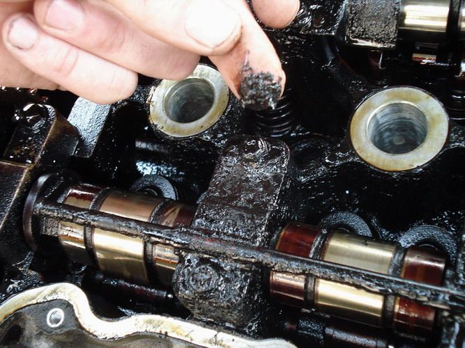 Что  моторное масло делает с двигателями машины. Фото 