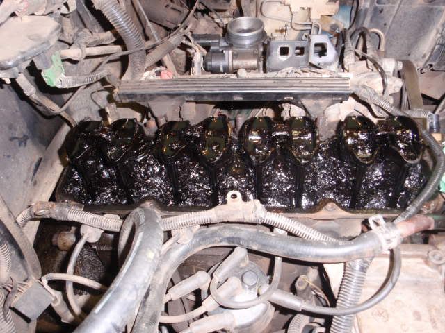 Что  моторное масло делает с двигателями машины. Фото 