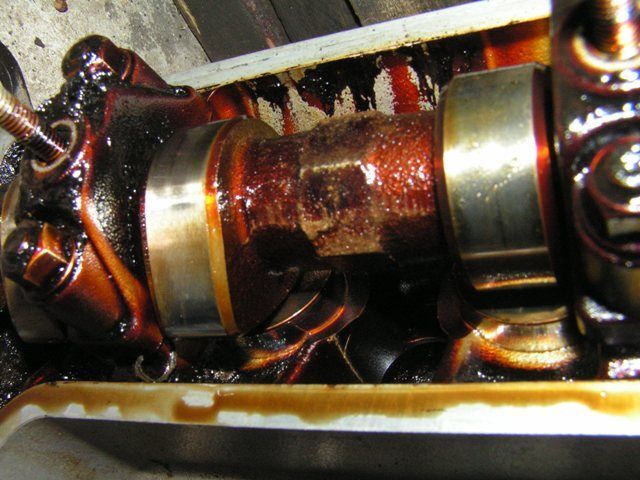 Что  моторное масло делает с двигателями машины. Фото 