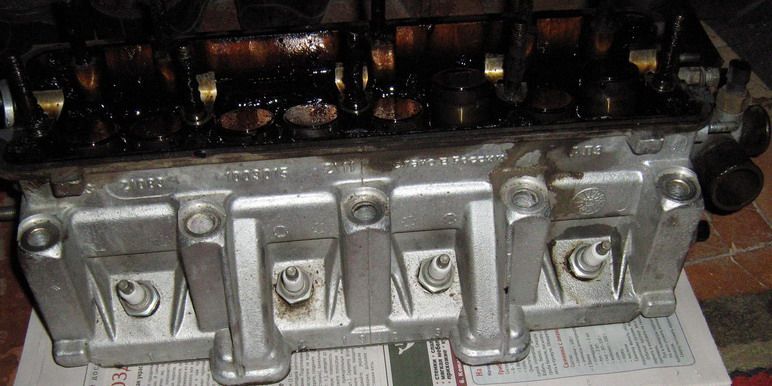 Что  моторное масло делает с двигателями машины. Фото 