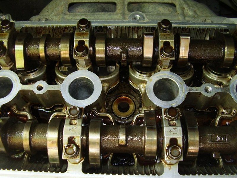 Что  моторное масло делает с двигателями машины. Фото 