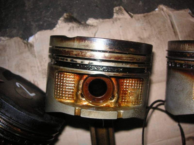 Что  моторное масло делает с двигателями машины. Фото 