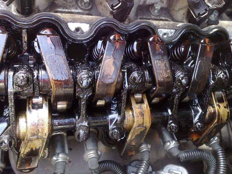 Что  моторное масло делает с двигателями машины. Фото 