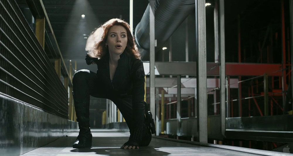 Скарлетт Йоханссон: неваляшка в суперкостюме