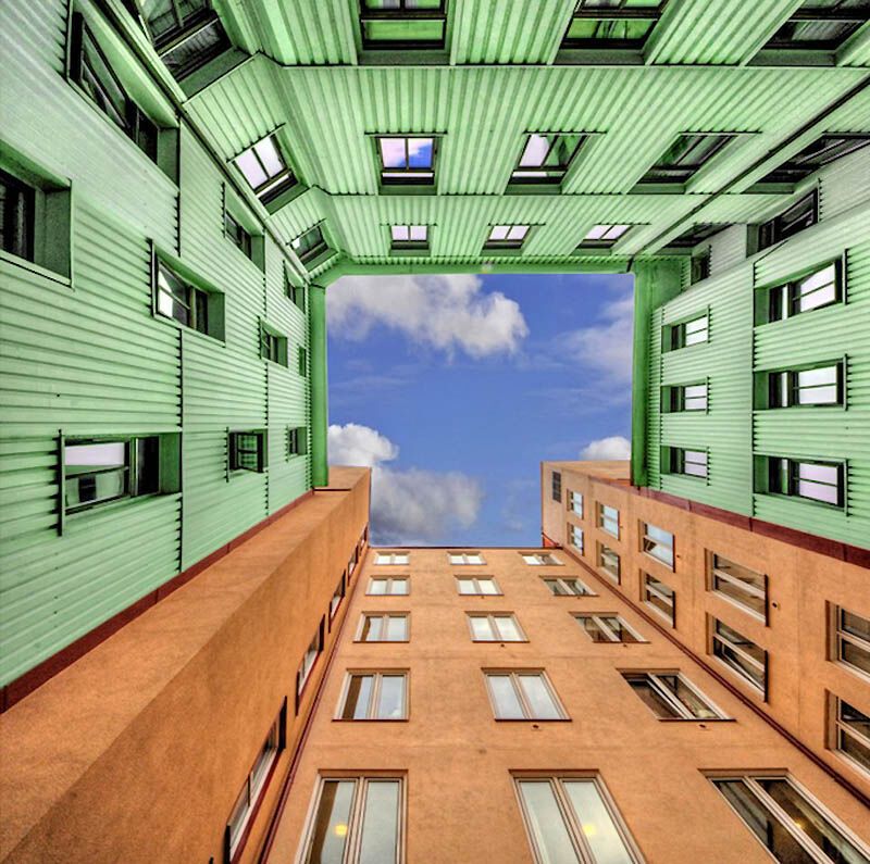 Небо в архітектурній рамці