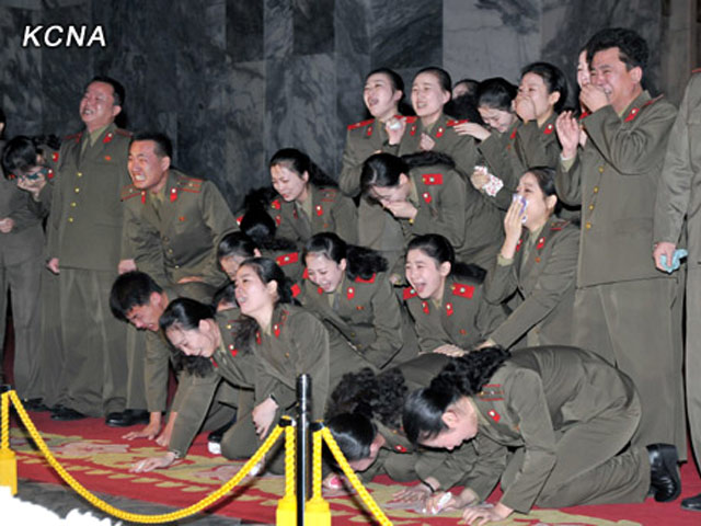 Похороны вождя: корейцы рыдают и пророчат Ким Чен Иру "вечную жизнь". Фото, видео