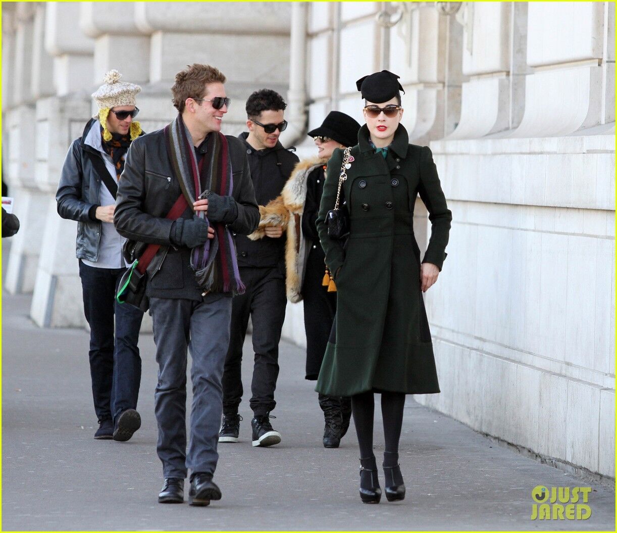 Фон Тиз отдыхает в Париже