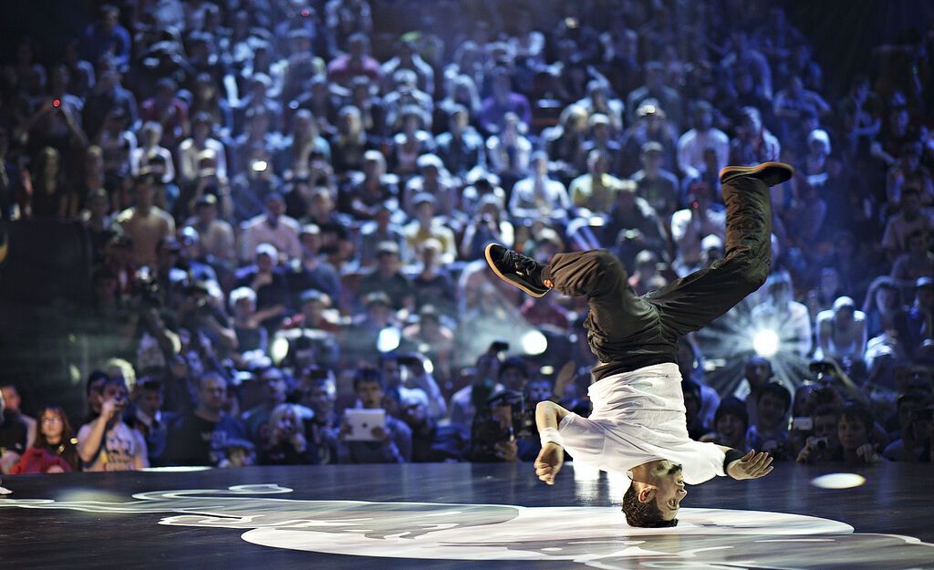 Танцюристи в стилі Брейкинг-данс