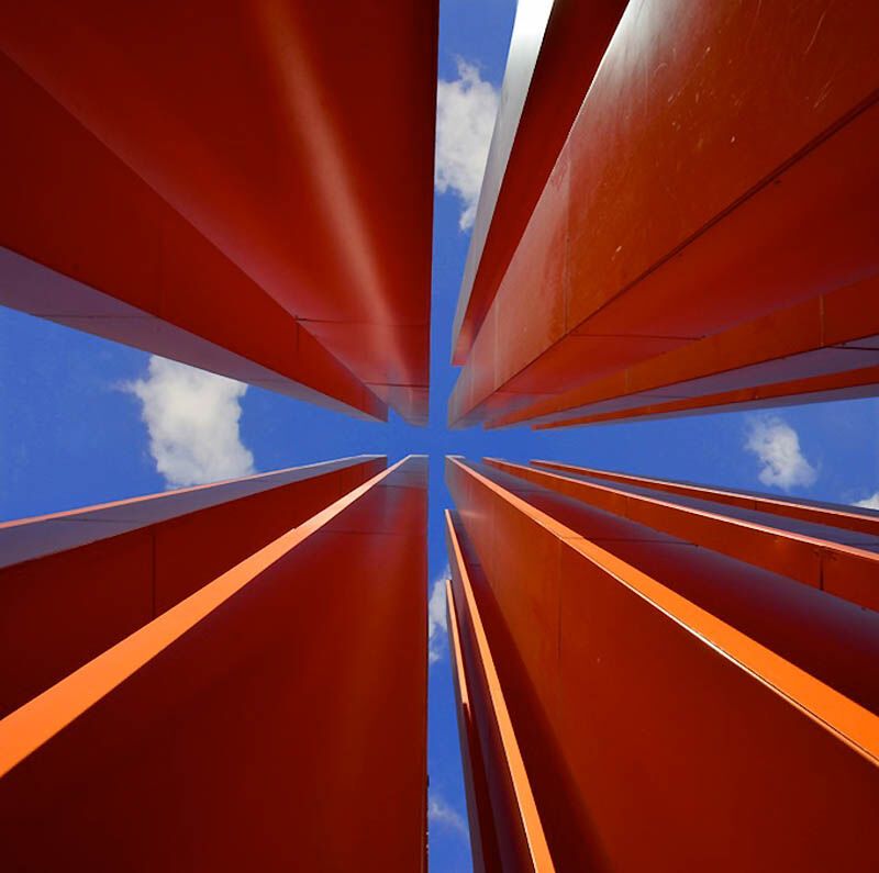 Небо в архітектурній рамці