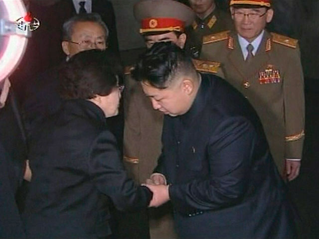 Похорон вождя: корейці ридають і пророкують Кім Чен Іру "вічне життя". Фото, відео