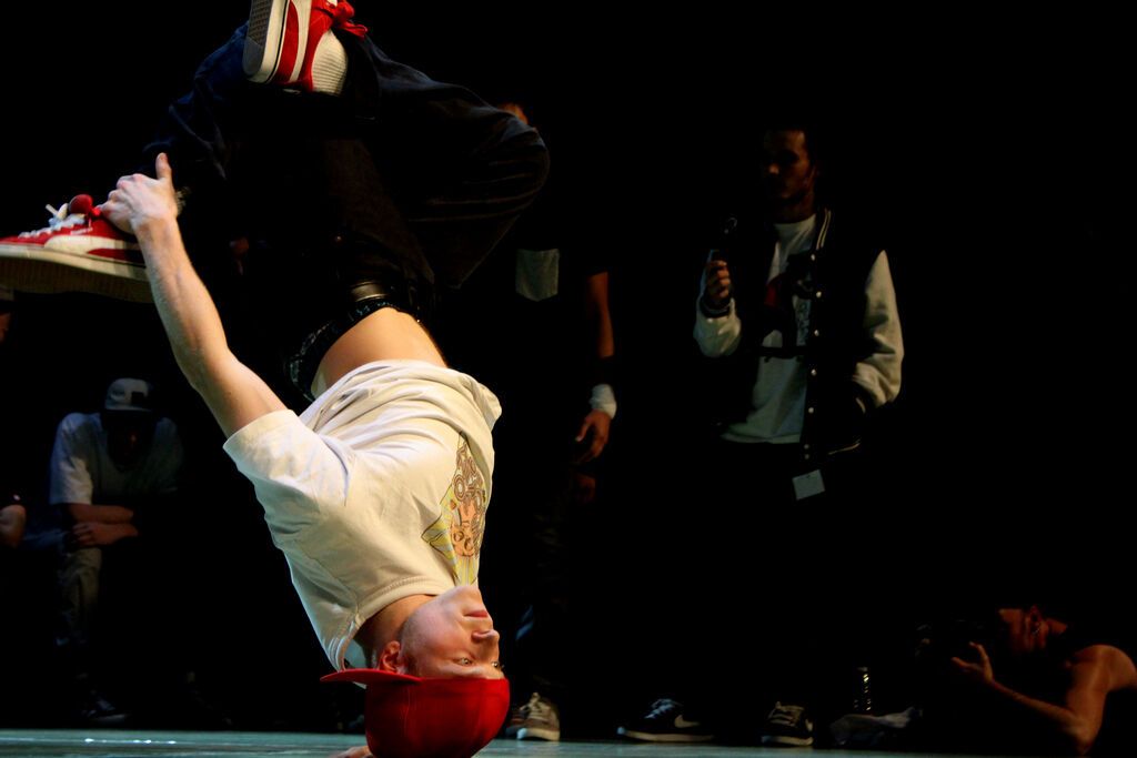 Танцюристи в стилі Брейкинг-данс