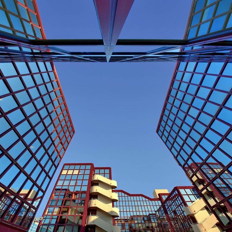 Небо в архітектурній рамці