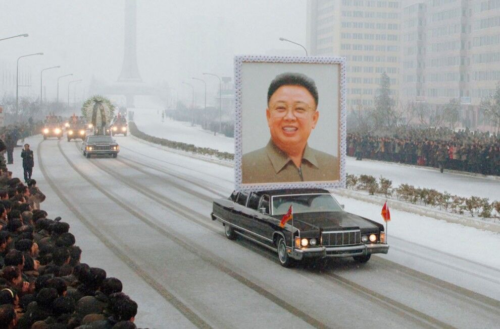 Проститься с Ким Чен Иром пришли 100 000 человек. Фото и Видео