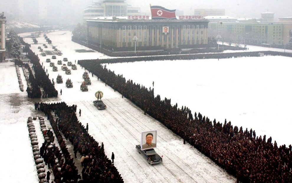 Проститься с Ким Чен Иром пришли 100 000 человек. Фото и Видео