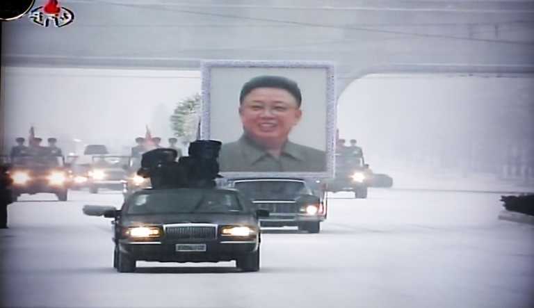 Власти КНДР убрали с фото похорон Ким Чен Ира "лишних людей"