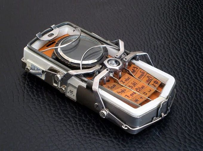 Nokia 2330 превратили в телефоны в стиле стимпанк 