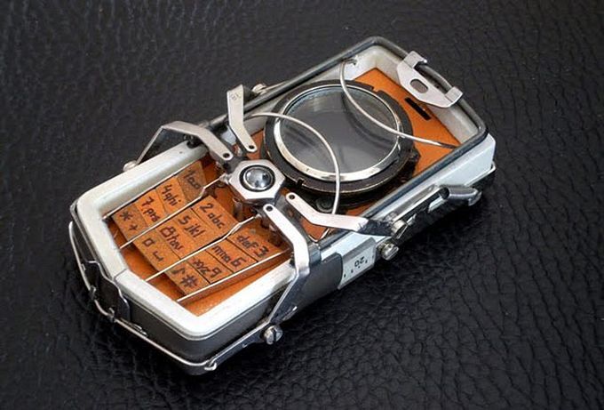 Nokia 2330 превратили в телефоны в стиле стимпанк 