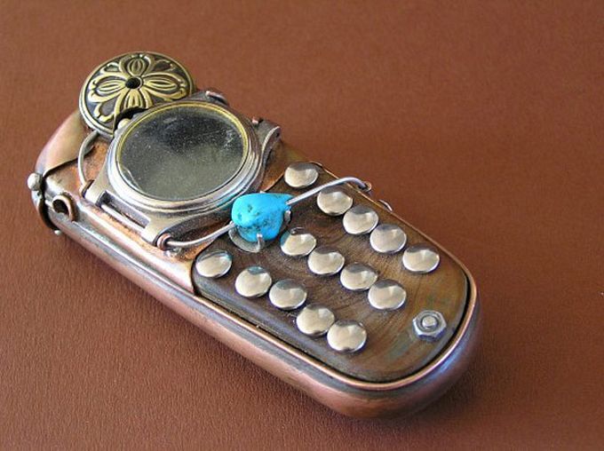 Nokia 2330 превратили в телефоны в стиле стимпанк 