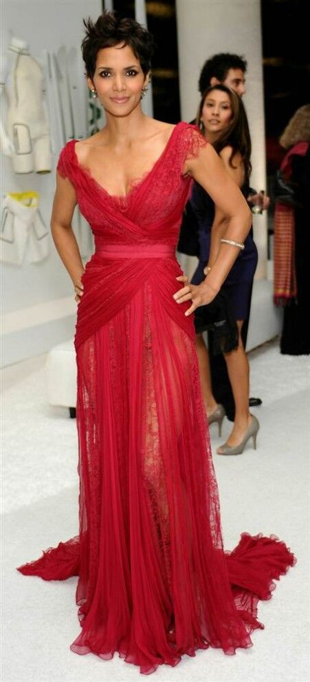 1010 451x990 Самые красивые платья 2011 года