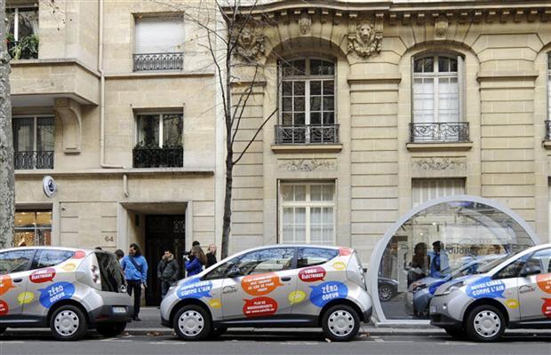 Париж перешел на электромобили. Фото, Видео 