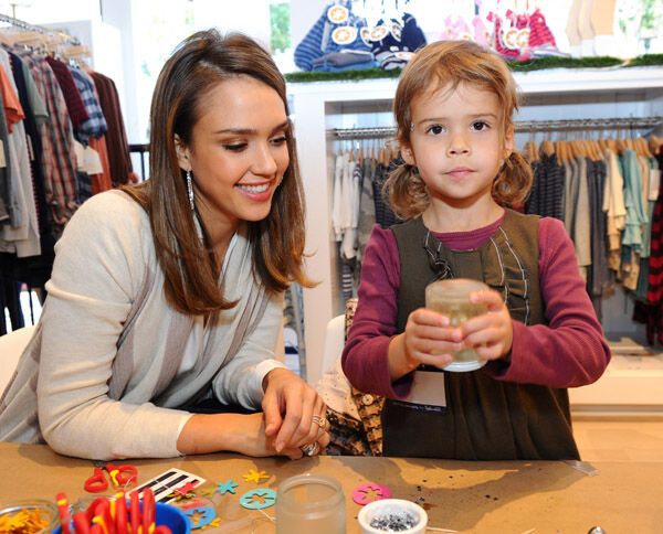 Альба привела дочь на открытие Splendid