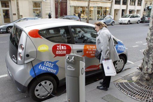 Париж перешел на электромобили. Фото, Видео 
