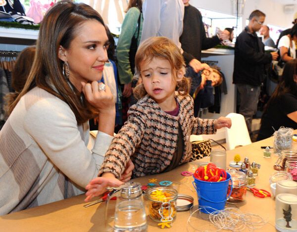 Альба привела дочь на открытие Splendid