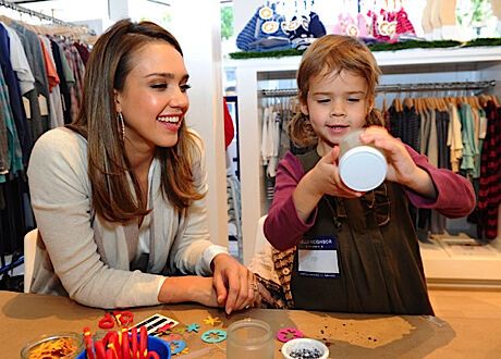 Альба привела дочь на открытие Splendid