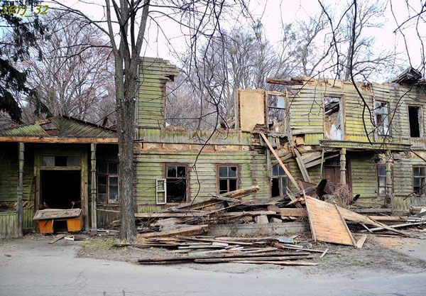В Киеве начали разбирать легендарный памятник