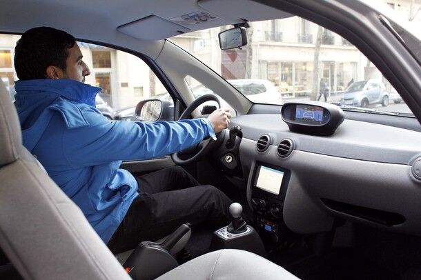 Париж перешел на электромобили. Фото, Видео 