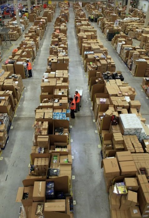 Склад интернет-магазина Amazon поражает воображение. Фото 