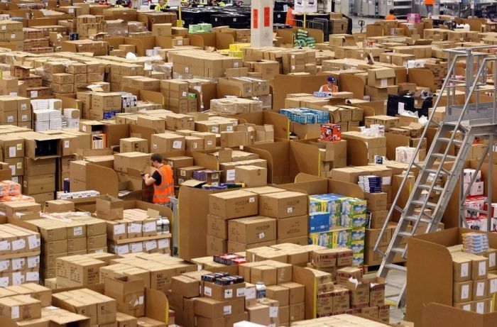 Склад интернет-магазина Amazon поражает воображение. Фото 