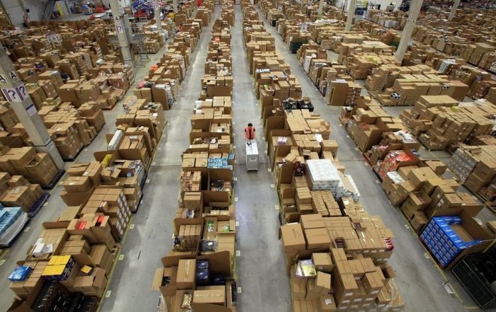 Склад интернет-магазина Amazon поражает воображение. Фото 