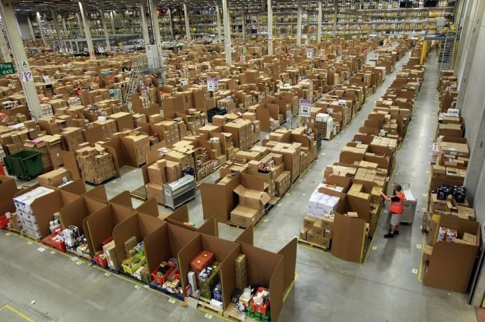 Склад интернет-магазина Amazon поражает воображение. Фото 