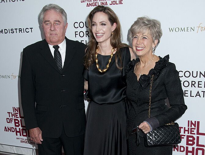 Семейство Питта поддержало Джоли 
