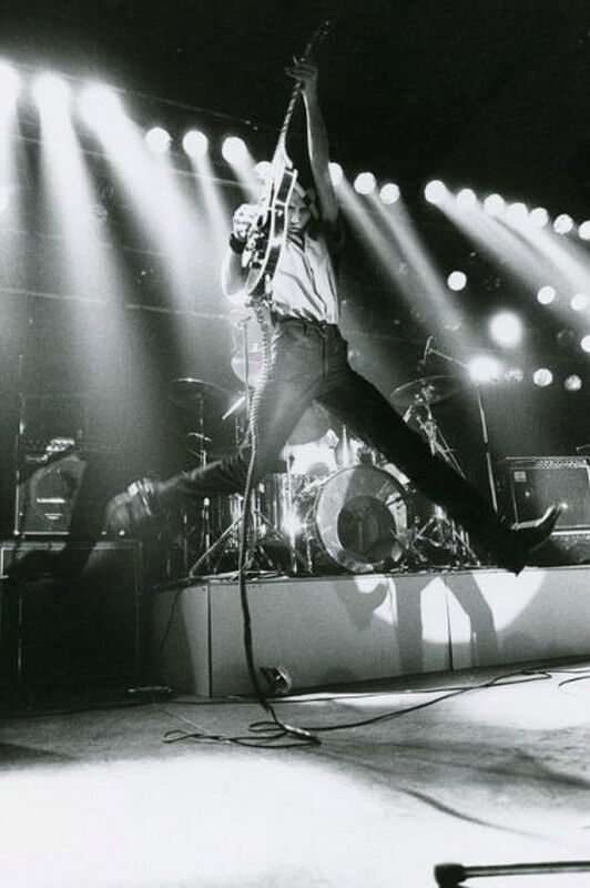 Gibson – легендарные гитары в руках легендарных гитаристов