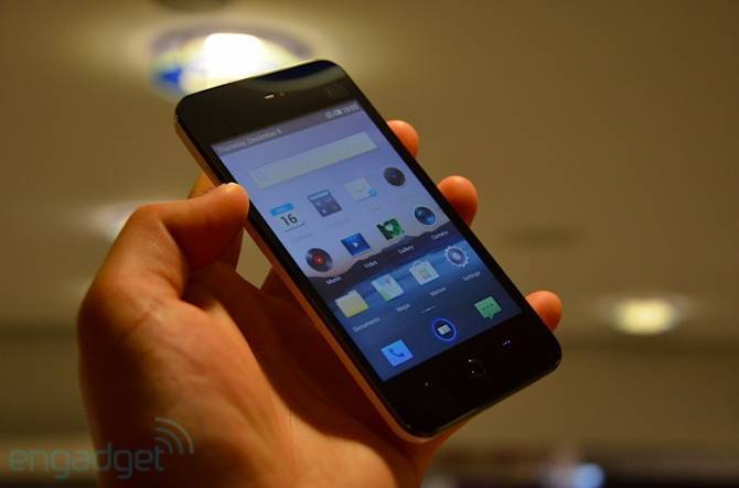 Первые живые фото китайского конкурента iPhone. Фото