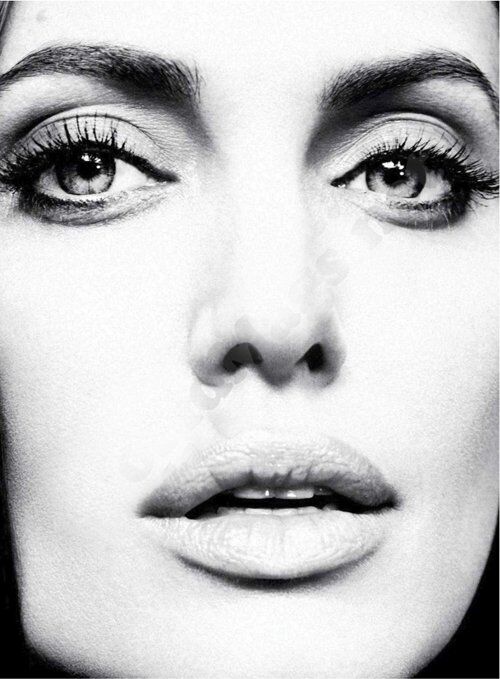 Джоли позирует для Marie Claire