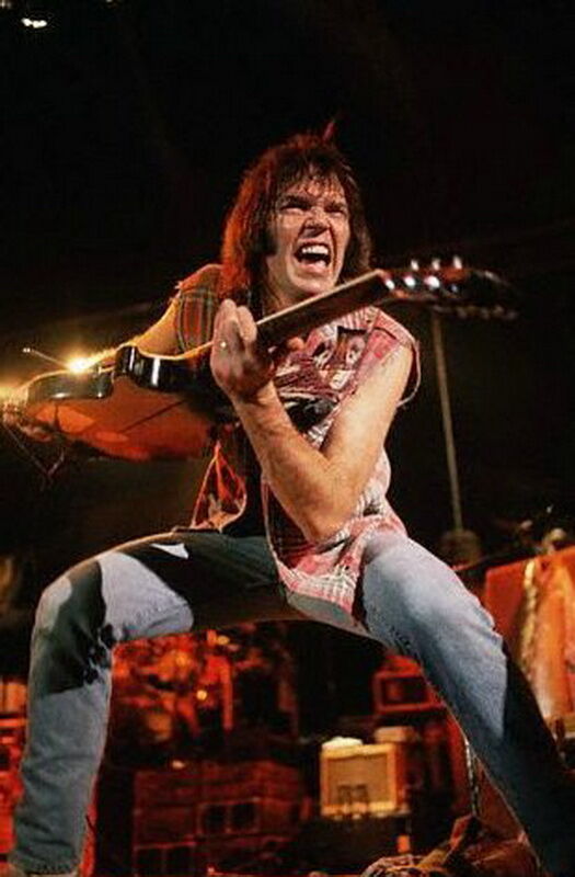 Gibson – легендарные гитары в руках легендарных гитаристов