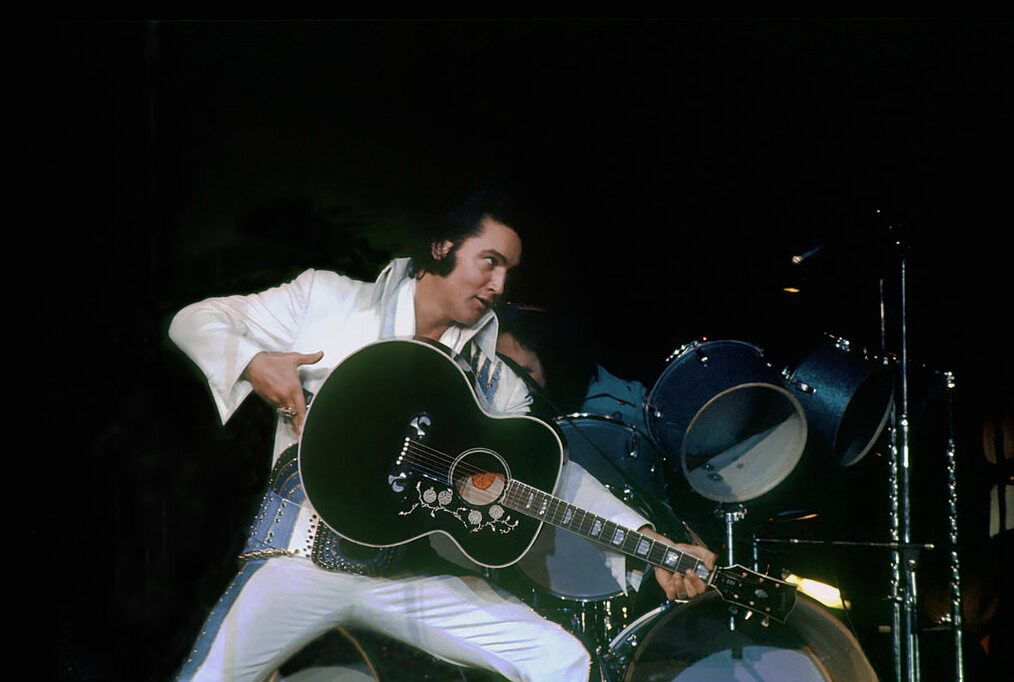 Gibson – легендарные гитары в руках легендарных гитаристов