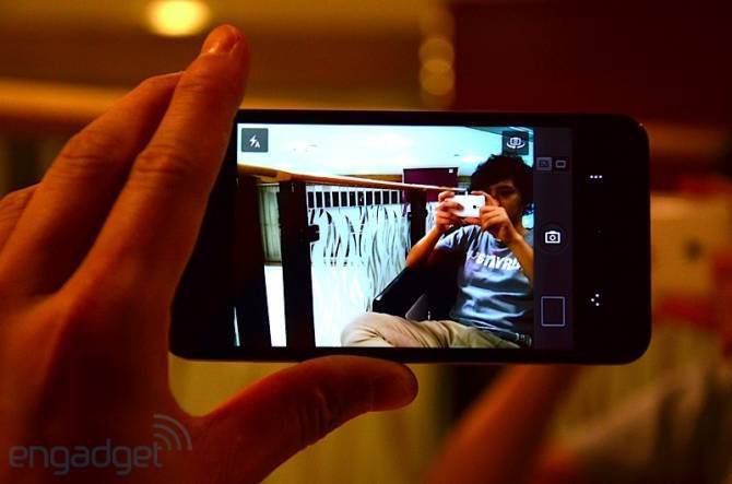 Первые живые фото китайского конкурента iPhone. Фото