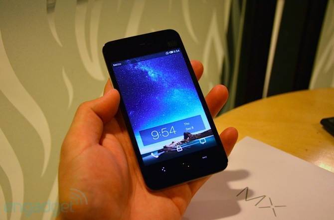 Первые живые фото китайского конкурента iPhone. Фото