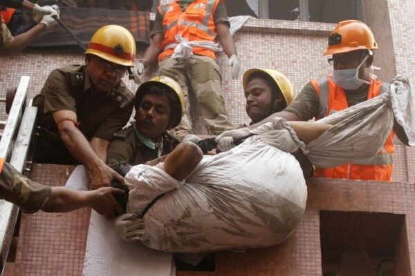 Пожежа в індійській лікарні убила близько 70 людей. Фото