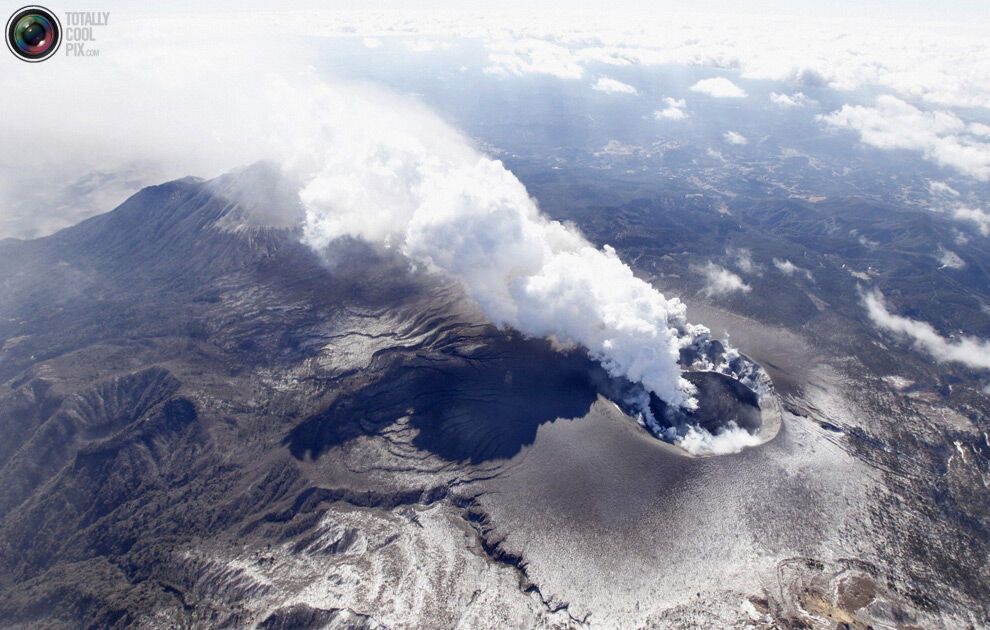 Виверження вулкана Сінмое