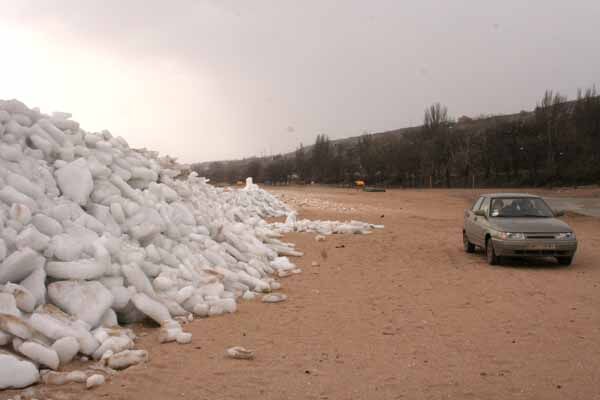 В Азовском море появились айсберги. ФОТО