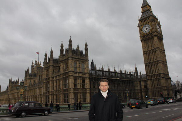 Мика Ньютон кооперируется с Мерайей Кэрри