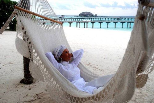 Эвелина Блёданс, как и Волочкова, выложила в Интернет фото с Мальдив